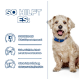 Ein flauschiger Hund mit einem blauen Halsband auf einem blauen Hintergrund, der Vorteile hervorhebt: Blutzuckerunterstützung, Erhalt von schlanker Muskulatur und gesundes Gewicht.