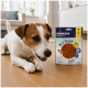 Pies rasy Jack Russell gryzący przysmak obok torebki przysmaków Premiere Mini Snack Sticks 150 g z napisem 'I love my dog'.