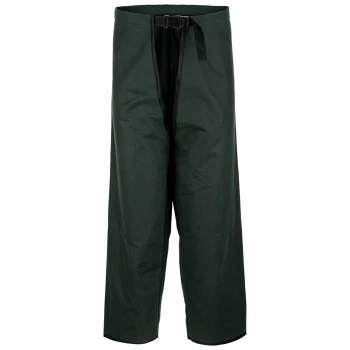 Dunkelgrüne Schutz-Hundetraining-Beißanzughose mit verstellbarer Taillenschnalle, freigestellt auf weißem Hintergrund.