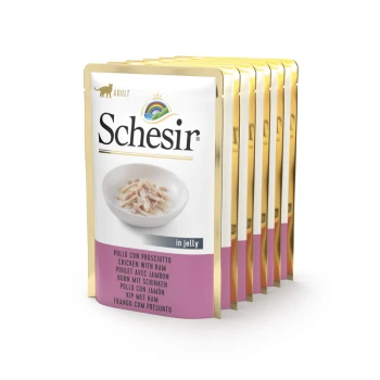 Torebki z karmą dla dorosłych kotów Schesir, z "Kurczakiem z Szynką" w galaretce, z miską z posiekanym mięsem z przodu.