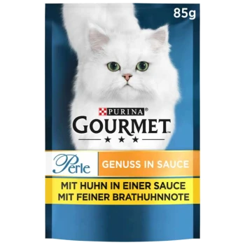 Weiße flauschige Katze auf einem blauen Hintergrund, mit einer Verpackung von Purina Gourmet Katzenfutter, 85g, beschriftet mit "Perle" und Text in Deutsch.