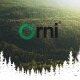 Logo von "Orni" mit einem grünen kreisförmigen Design und einer Silhouette eines Vogels, vor einem üppigen Waldhintergrund.