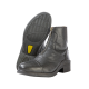 Schwarze Leder-Reitstiefel mit seitlichem Reißverschluss und einer strukturierten Gummisohle, die ein klassisches Design und robuste Verarbeitung zeigt.