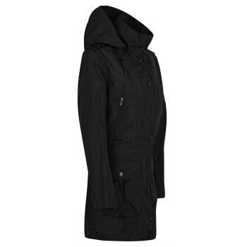 Seitenansicht einer schwarzen wasserdichten Jacke mit Kapuze, mit Knöpfen und Reißverschlusstaschen.