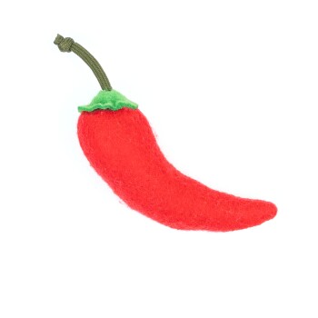 Rotes Filz-Chili-Pfeffer-Haustierspielzeug mit grünem Stiel, entworfen für verspielte Haustiere.