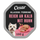 Cesar-Etikett: KLASSIK-TERRINE REICH AN KALB MIT HUHN; weißer Hund, Teller mit Terrinenstücken, 150 g