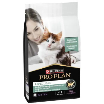 Sac de nourriture pour chatons Purina Pro Plan LiveClear avec chaton ; texte 'Réduit les allergènes sur le poil du chat' et 'Découverte révolutionnaire'.