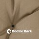 Nahaufnahme eines strukturierten beigen Stoffes mit einem schwarzen Knopf, der das Logo "Doctor Bark" und den Text "MADE IN GERMANY" zeigt.