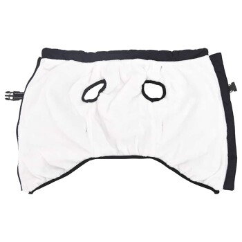 Weiche Haustierdecke in Weiß mit schwarzem Rand, mit zwei Öffnungen für die Beine, entworfen für Komfort und Wärme.