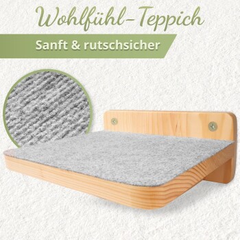 Grauer weicher, rutschfester Haustierteppich an einer Holz-Wandhalterung, Text "Wohlfühl-Teppich Sanft & rutschsicher" auf Deutsch.