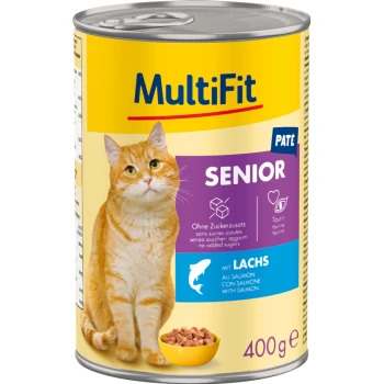 Eine Dose MultiFit Senior Katzenfutter mit einer orangefarbenen Tabby-Katze auf dem Etikett, mit dem Hinweis, dass es Lachs enthält und keinen Zuckerzusatz hat.