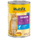 Eine Dose MultiFit Senior Katzenfutter mit einer orangefarbenen Tabby-Katze auf dem Etikett, mit dem Hinweis, dass es Lachs enthält und keinen Zuckerzusatz hat.