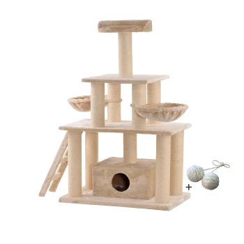 Katzenbaum mit mehreren Ebenen, zwei hängenden Körben, einem gemütlichen Versteck und einer Leiter, begleitet von zwei Spielbällen.