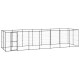 Ein großes, rechteckiges Außengehege für Haustiere aus schwarzem Metalldraht, mit einer Tür auf einer Seite.