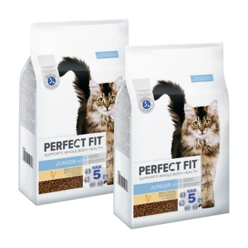 Zwei Tüten Perfect Fit Junior Katzenfutter, mit einer flauschigen Katze und dem Text: "Unterstützt die Gesundheit des gesamten Körpers" und "Reich an Huhn."
