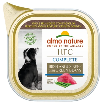 Emballage de nourriture pour chien Almo Nature HFC Complete mettant en avant du bœuf Angus irlandais avec des haricots verts, recette sans céréales, et une silhouette de chien noir.