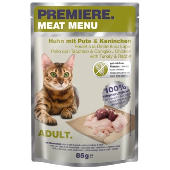 Katzenfutterverpackung mit einer braunen Tabby-Katze, beschriftet mit "Premiere. Fleischmenü" und "Huhn mit Truthahn & Kaninchen." Hebt "100% Frisches Fleisch" und "Getreidefrei" hervor.