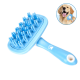 Blaue Haustierpflegebürste mit Gummiborsten, mit einem Pfotenabdruckdesign am Griff; enthält ein kreisförmiges Bild eines glücklichen Hundes.
