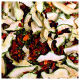Getrocknete Gemüse-Mischung mit grüner Zucchini, roten Paprika und Blattgemüse, ideal für Haustierfutter oder Leckerlis.