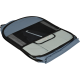 Ein gefalteter Haustiertrage-Rucksack in Blau und Grau, mit einem Netzoberteil, einer Reißverschlusstasche und einer Vorderklappe mit Herzdesigns.