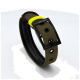 Ein stilvoller Hundehalsband in Olivgrün mit einer schwarzen Schnalle und einem leuchtend gelben Akzent, mit dem Text "DIE HUNDIDEA."
