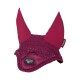 Burgunderfarbene gehäkelte Ohrhaube für Pferde mit rosa Stoffohren, ausgestattet mit einem LeMieux-Logoetikett.
