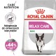 Torba karmy dla psów Royal Canin Relax Care Mini z biegającym psem, z tekstem podkreślającym odżywianie i adaptację do zmieniających się warunków.