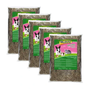 Cinq sacs de foin Multifit pour petits animaux, présentant un lapin et un cochon d'Inde sur l'emballage, avec des détails nutritionnels visibles.