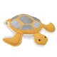 Ein plüschiges Schildkröten-Spielzeug mit einem gelben und grauen Panzer, mit weichem Stoff und einem niedlichen Gesicht, ideal für Haustiere.
