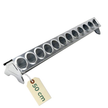 Metall-Geflügelfutterautomat mit einer Reihe runder Fressmulden und Anhänger mit der Aufschrift '50 cm'