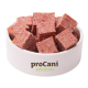Eine weiße Schüssel, gefüllt mit kleinen, gewürfelten Stückchen Haustierfutter, beschriftet mit "proCani selection" in braunem und grünem Text.