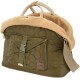 Sac de transport matelassé olive pour animaux avec doublure en fausse peau de mouton beige, poche avant et étiquette « more lifestylepets ».