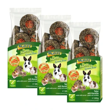 Trzy opakowania przysmaków dla małych zwierząt Multifit Nature Grain Free, z waflami marchewkowymi i obrazkami królika, świnki morskiej i chomika.