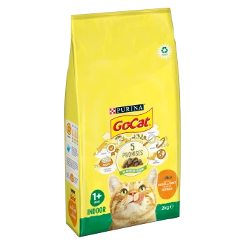 Purina GoCat Indoor cat food, 2kg bag, yellow design, cat image, "5 Promises" label, "Chicken and Turkey with Vegetables" flavor.