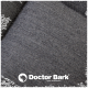 Grau strukturiertes Gewebe mit dem Logo "Doctor Bark" deutlich sichtbar, was auf ein in Deutschland hergestelltes Haustierprodukt hinweist.