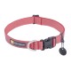 Rotes Hundehalsband mit reflektierenden Nähten, mit einer schwarzen Schnalle und einem Anhänger mit einem Hundelogo, beschriftet 'RUFFWEAR'.