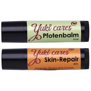 Zwei Tuben von Tierpflegebalsamen mit den Aufschriften "Yuki cares Pfotenbalsam" (grün) und "Yuki cares Skin-Repair" (orange), jeweils 5 ml.