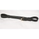 Schwarzes Leder-Hundehalsband mit goldener Schnalle und mehreren Einstelllöchern, flach auf einem weißen Hintergrund ausgelegt.