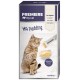 Un chat tigré joueur atteignant un bol de pudding crémeux, avec un emballage étiqueté "PREMIERE I ❤️ mon chat Mon Pudding" et "pauvre en lactose."
