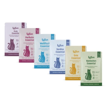 Reihe von KatKare Katzen-Snack-Tütchen (Pute, Perlhuhn, Weißfisch, Sardine, Ente, Kaninchen Essential) mit Katzen-Symbol