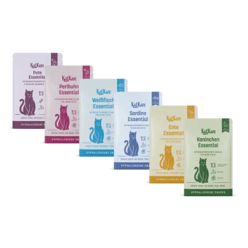 Reihe von KatKare Katzen-Snack-Tütchen (Pute, Perlhuhn, Weißfisch, Sardine, Ente, Kaninchen Essential) mit Katzen-Symbol