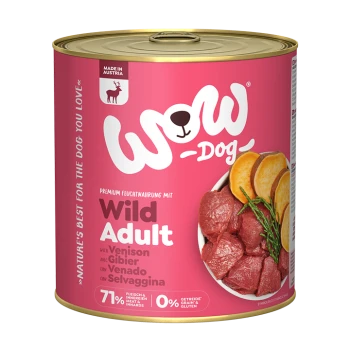 Dosenfutter für Hunde mit der Aufschrift 'WOW-Dog Wild Adult' mit Wild, auf einem rosa Hintergrund, zeigt Fleischstücke und Gemüse.