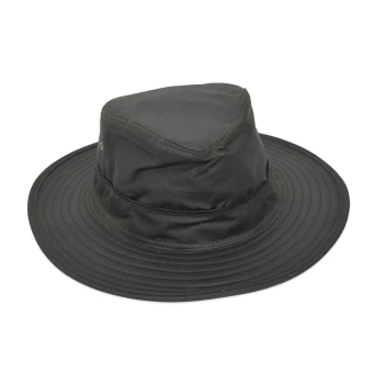 Schwarzer Outdoor-Hut mit breiter Krempe und gesteppten Details, entworfen zum Sonnenschutz, auf weißem Hintergrund gezeigt.