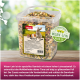 Durchsichtiger Kunststoffbehälter mit "PANTO Nager-Vielfalt-Mix" Tierfutter für Kleintiere, mit einem Kaninchen, Meerschweinchen und Hamster.