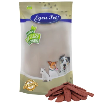 Lyra Pet-Hundeleckerlipackung, die die Logos "100% natürlich" und "Lyra Nature Power" zeigt, mit Bildern eines Hundes, einer Katze und Leckerlis.