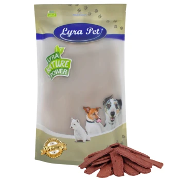 Lyra Pet-Hundeleckerlipackung, die die Logos "100% natürlich" und "Lyra Nature Power" zeigt, mit Bildern eines Hundes, einer Katze und Leckerlis.