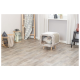 Ein gemütliches Katzenhaus mit einer flauschigen Katze, die herausblickt, in einem stilvollen Wohnzimmer mit Holzboden und dekorativen Elementen.