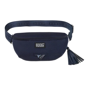 Navy-blaues Haustierzubehör-Täschchen mit Reißverschluss, ausgestattet mit einem Quasten und einem Riemen mit der Aufschrift "DOOG" für Hundebesitzer.