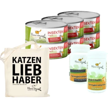 Eine Sammlung von Haustierprodukten: vier Dosen insektengestütztes Katzenfutter, eine "KATZEN LIEB HABER"-Tasche und zwei Gläser mit Nahrungsergänzungsmitteln.