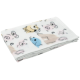 Couverture pour animal en polaire blanche pliée, à motifs d'animaux cartoon pastel (phoque bleu, chien jaune, cochon rose) et de niches